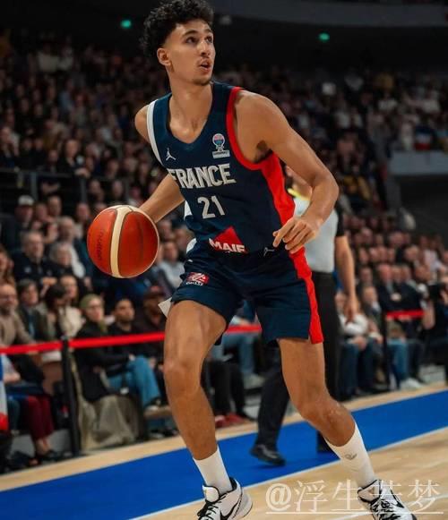 里萨表现平稳,全场贡献10分3篮板2助攻2抢断,命中率9投5中 里萨表现平稳,全场贡献10分3篮板2助攻2抢断,命中率9投5中